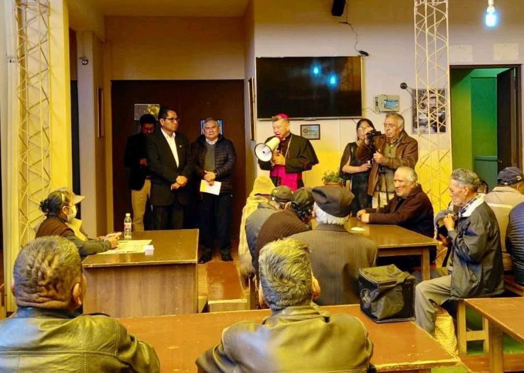 El Nuncio Apostólico en Bolivia en el Comedor Popular “San Calixto”.